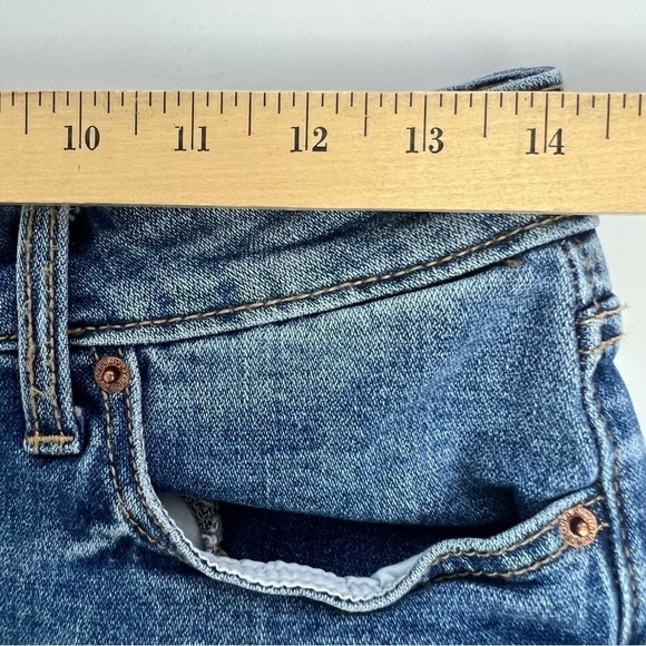 OLD NAVY Women’s Blue Jean Shorts Sz 8 Higher High-Rise Button Fly Distressed - Picture 7 of 9